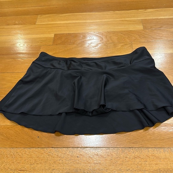 Beach Bump by motherhood maternity black swim skirt size large. - Picture 1 of 7